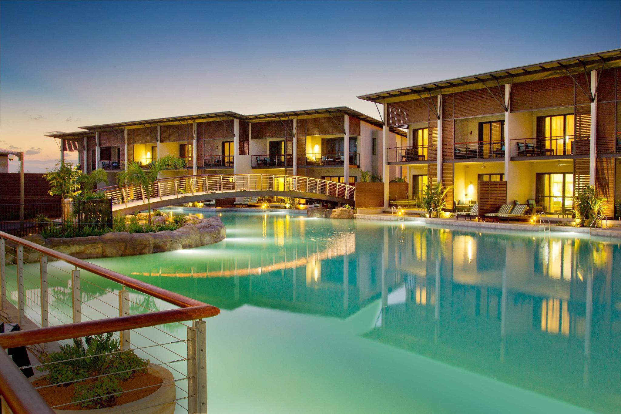 Mindil Beach Casino Resort Даруин Екстериор снимка The swimming pool at the resort