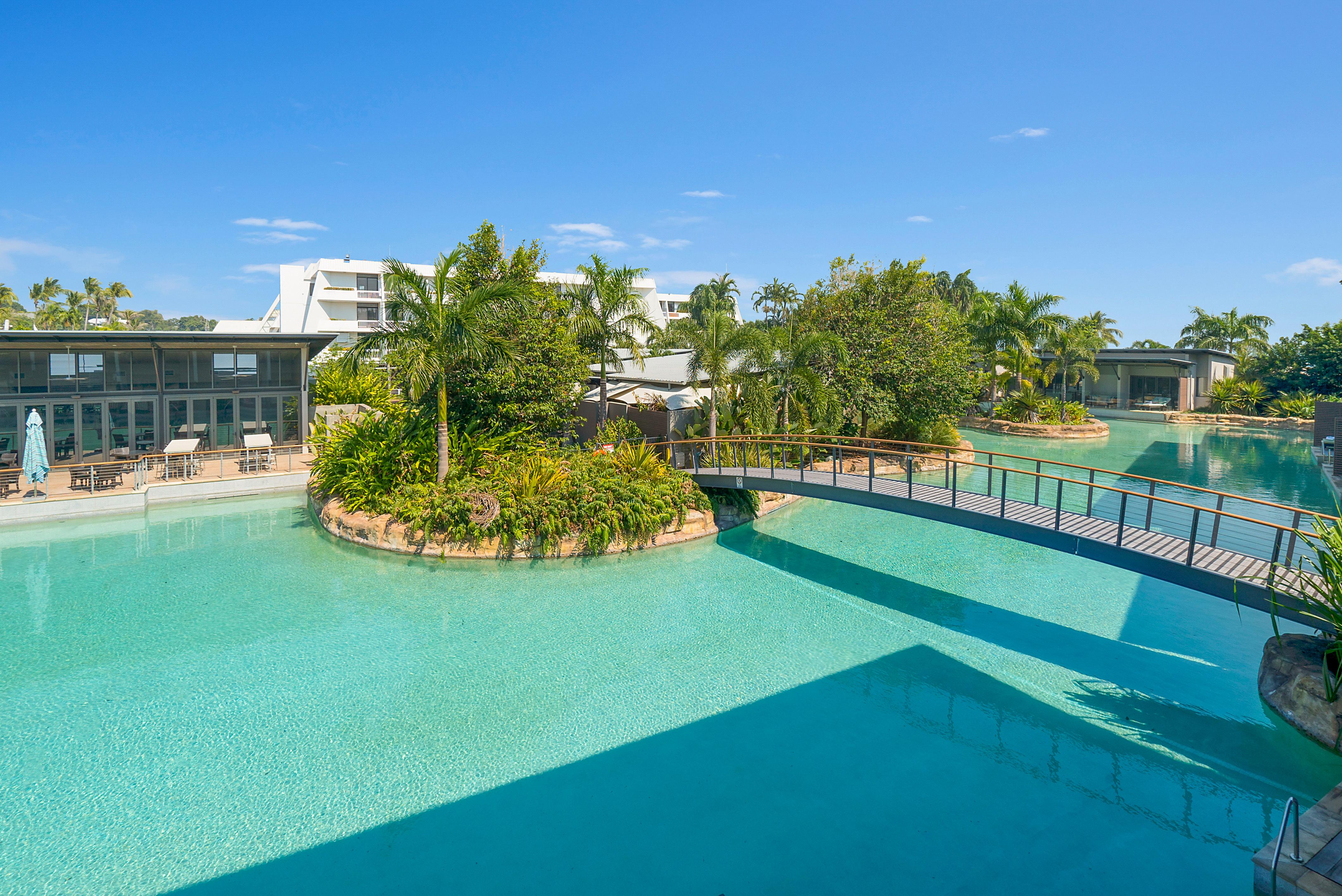 Mindil Beach Casino Resort Даруин Екстериор снимка The pool at Peppers Mantra on Saltwater Island