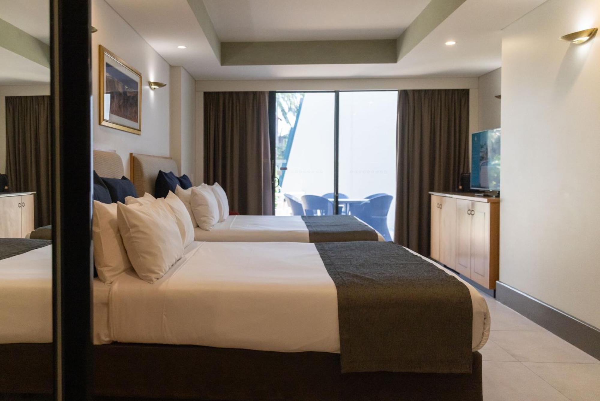Mindil Beach Casino Resort Даруин Екстериор снимка A room at the hotel