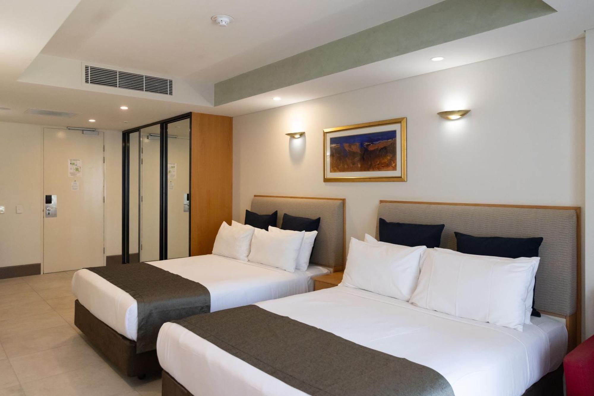 Mindil Beach Casino Resort Даруин Екстериор снимка A room at the hotel