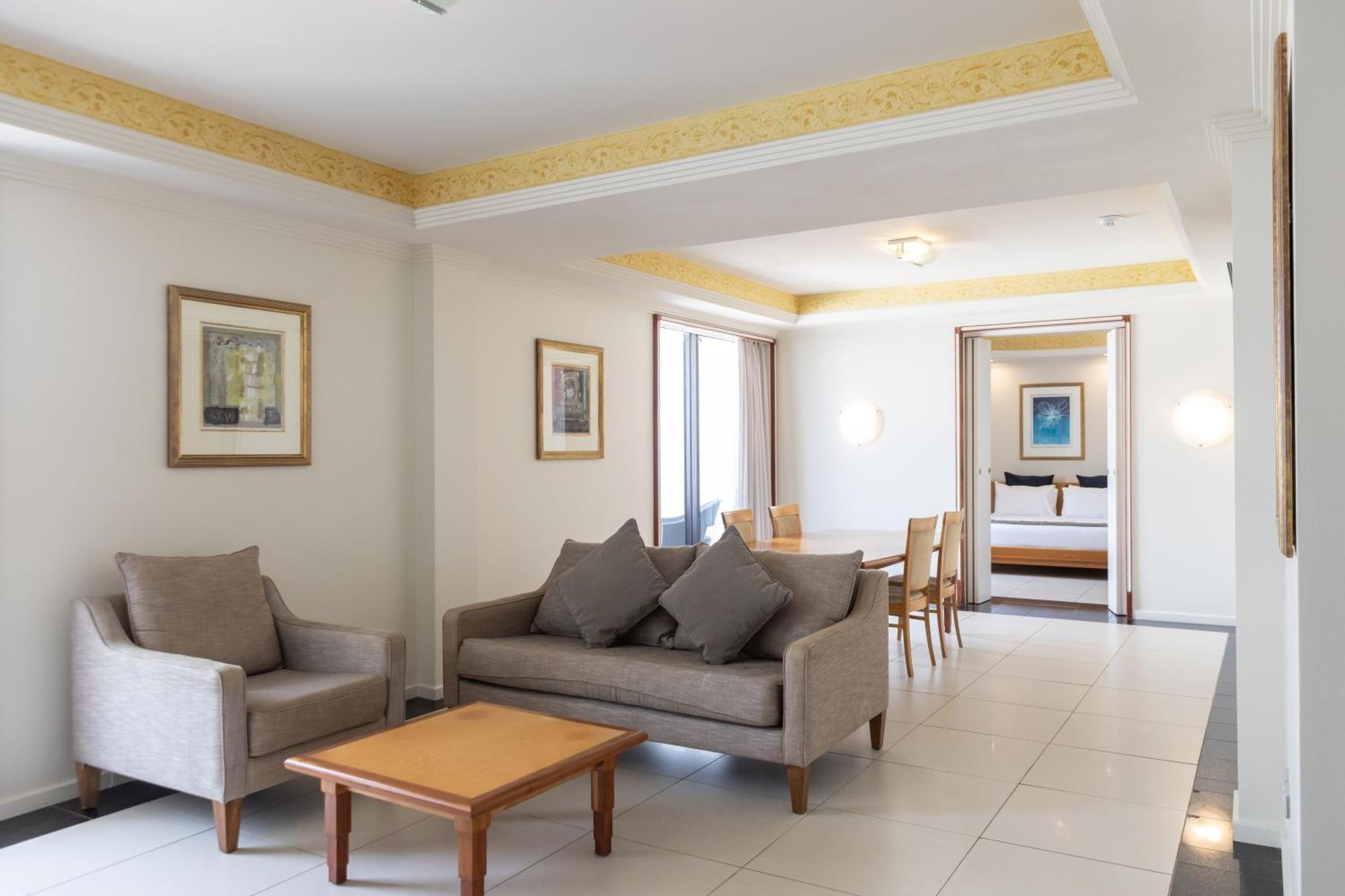 Mindil Beach Casino Resort Даруин Екстериор снимка A suite at the hotel
