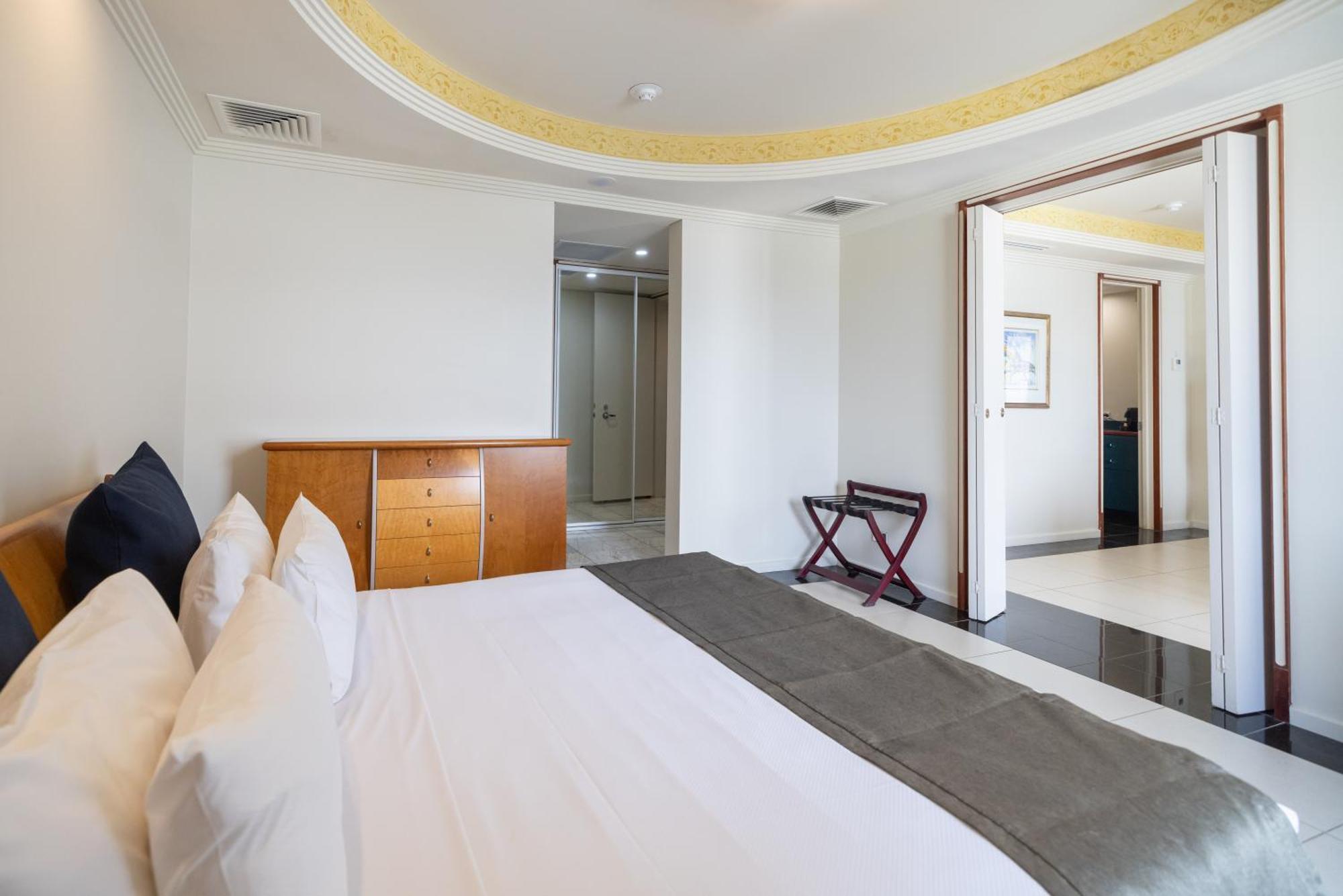 Mindil Beach Casino Resort Даруин Екстериор снимка A bedroom at the hotel