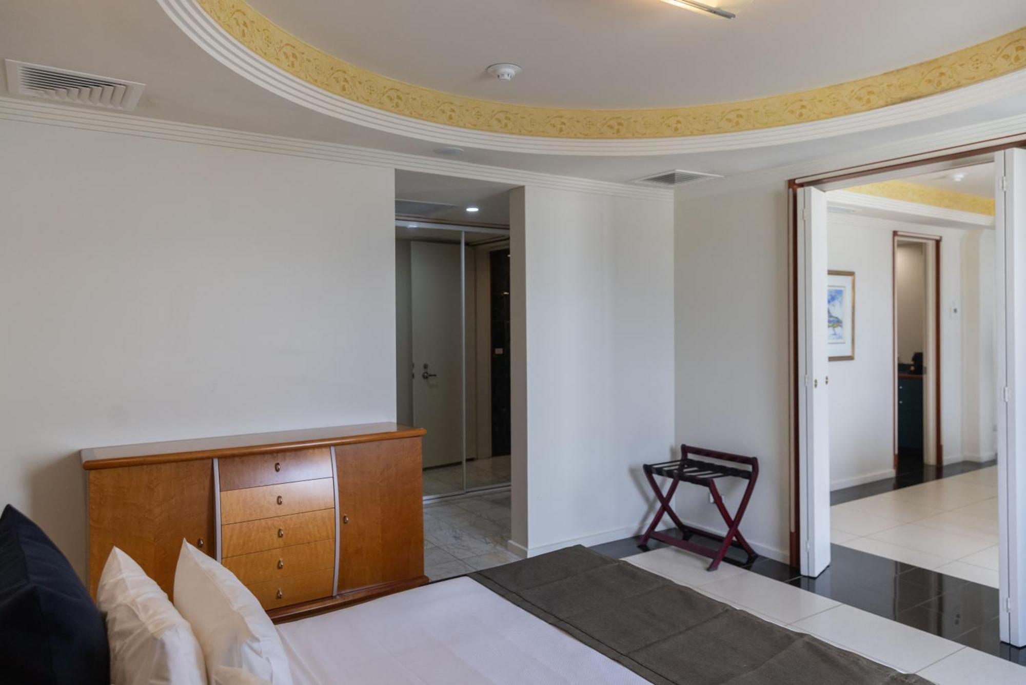 Mindil Beach Casino Resort Даруин Екстериор снимка A room at the hotel