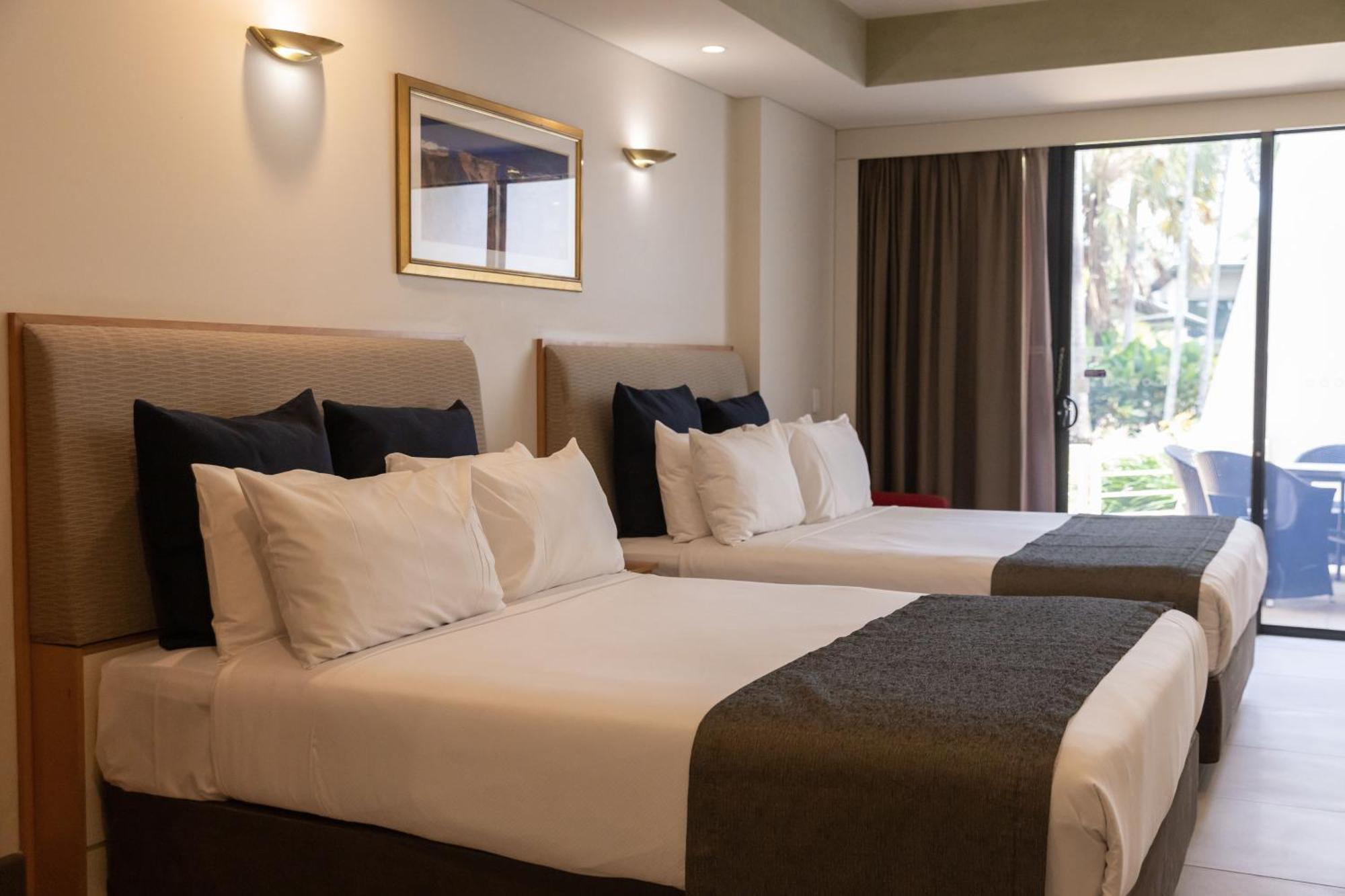 Mindil Beach Casino Resort Даруин Екстериор снимка A room at the hotel