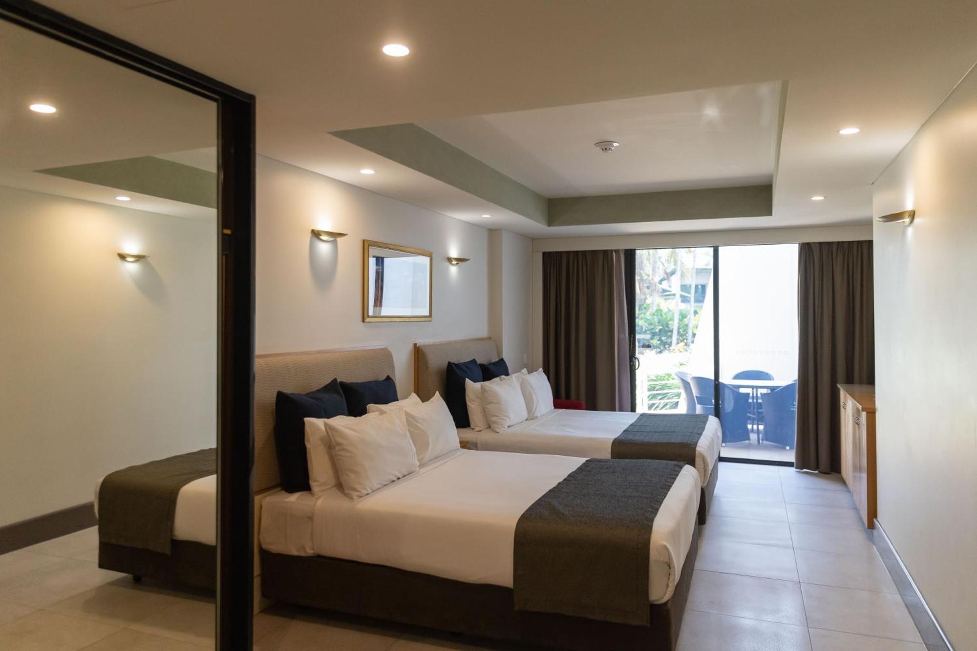 Mindil Beach Casino Resort Даруин Екстериор снимка A room at the hotel