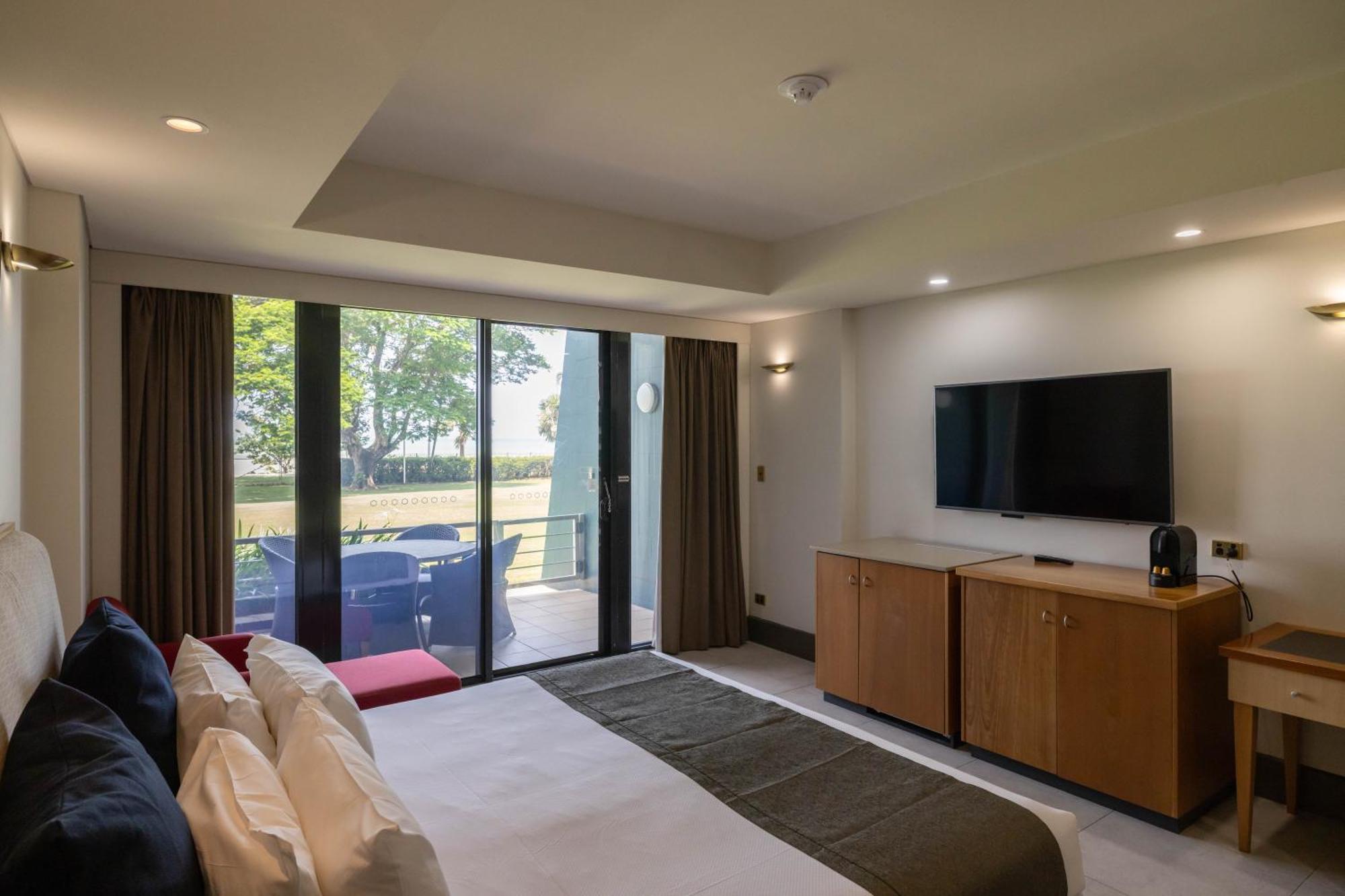 Mindil Beach Casino Resort Даруин Екстериор снимка A room at the hotel