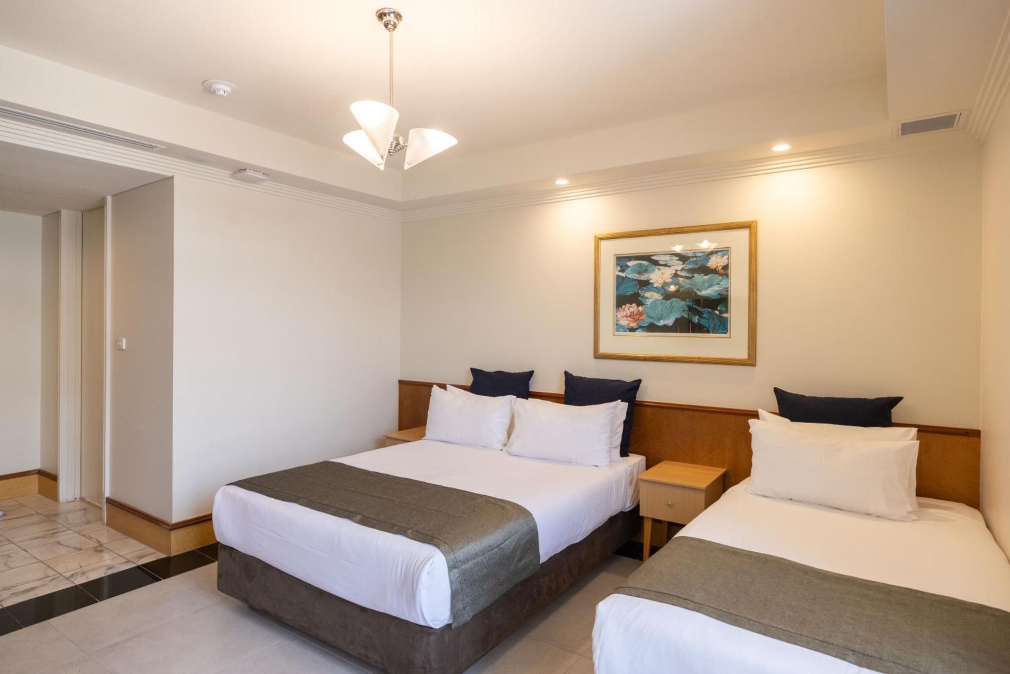 Mindil Beach Casino Resort Даруин Екстериор снимка A room at the hotel