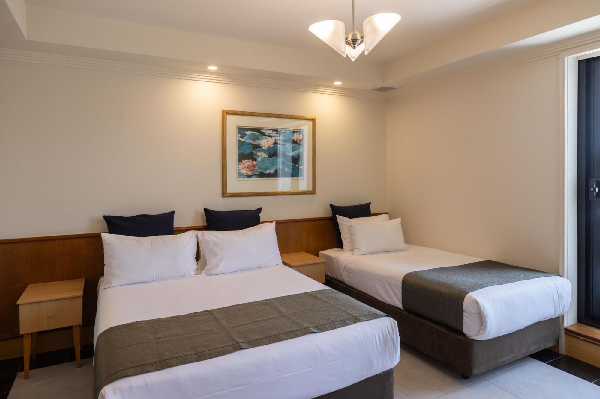Mindil Beach Casino Resort Даруин Екстериор снимка A room at the hotel