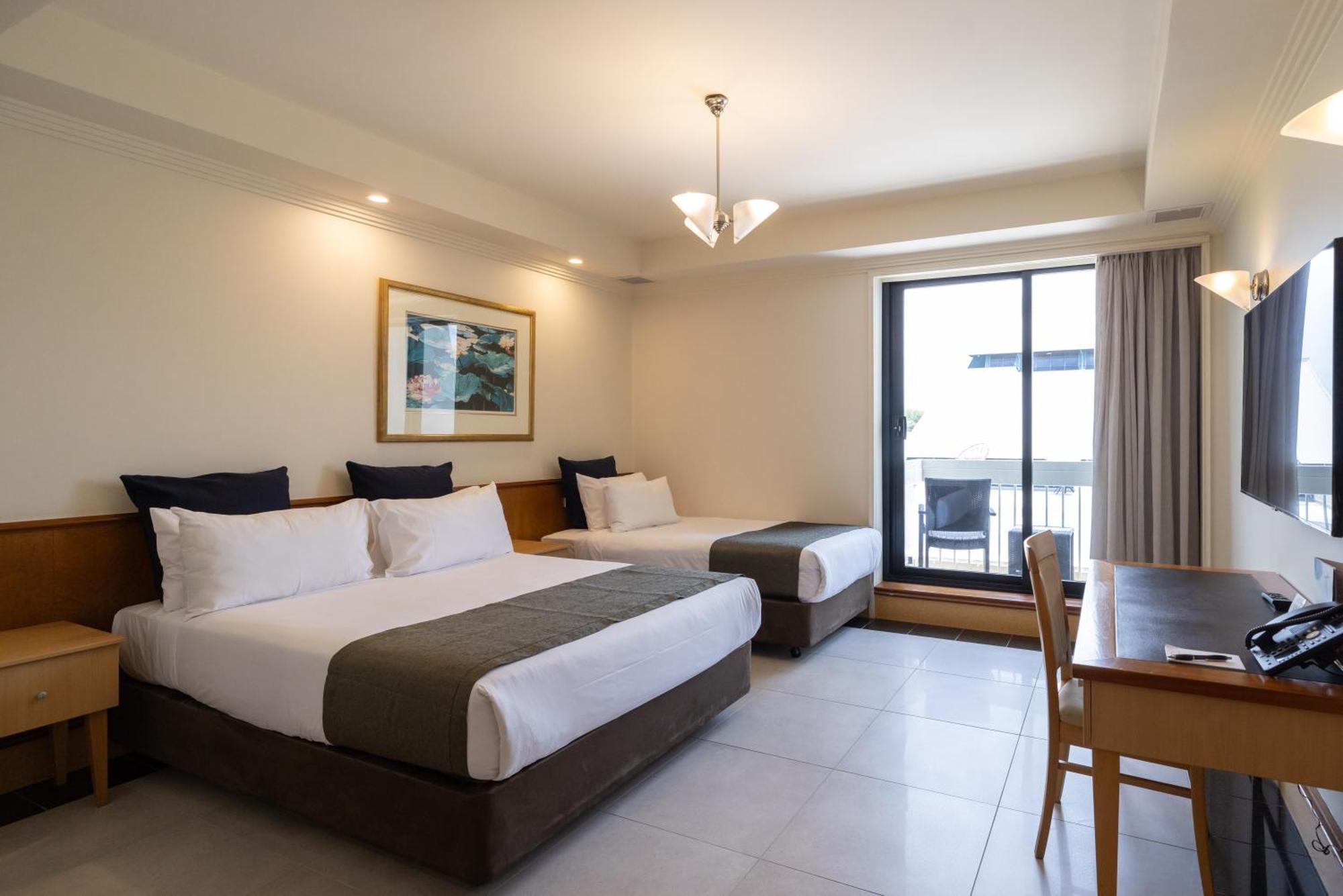 Mindil Beach Casino Resort Даруин Екстериор снимка A room at the hotel