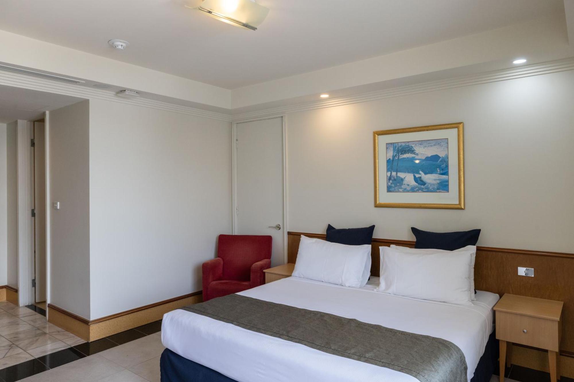 Mindil Beach Casino Resort Даруин Екстериор снимка A room at the hotel