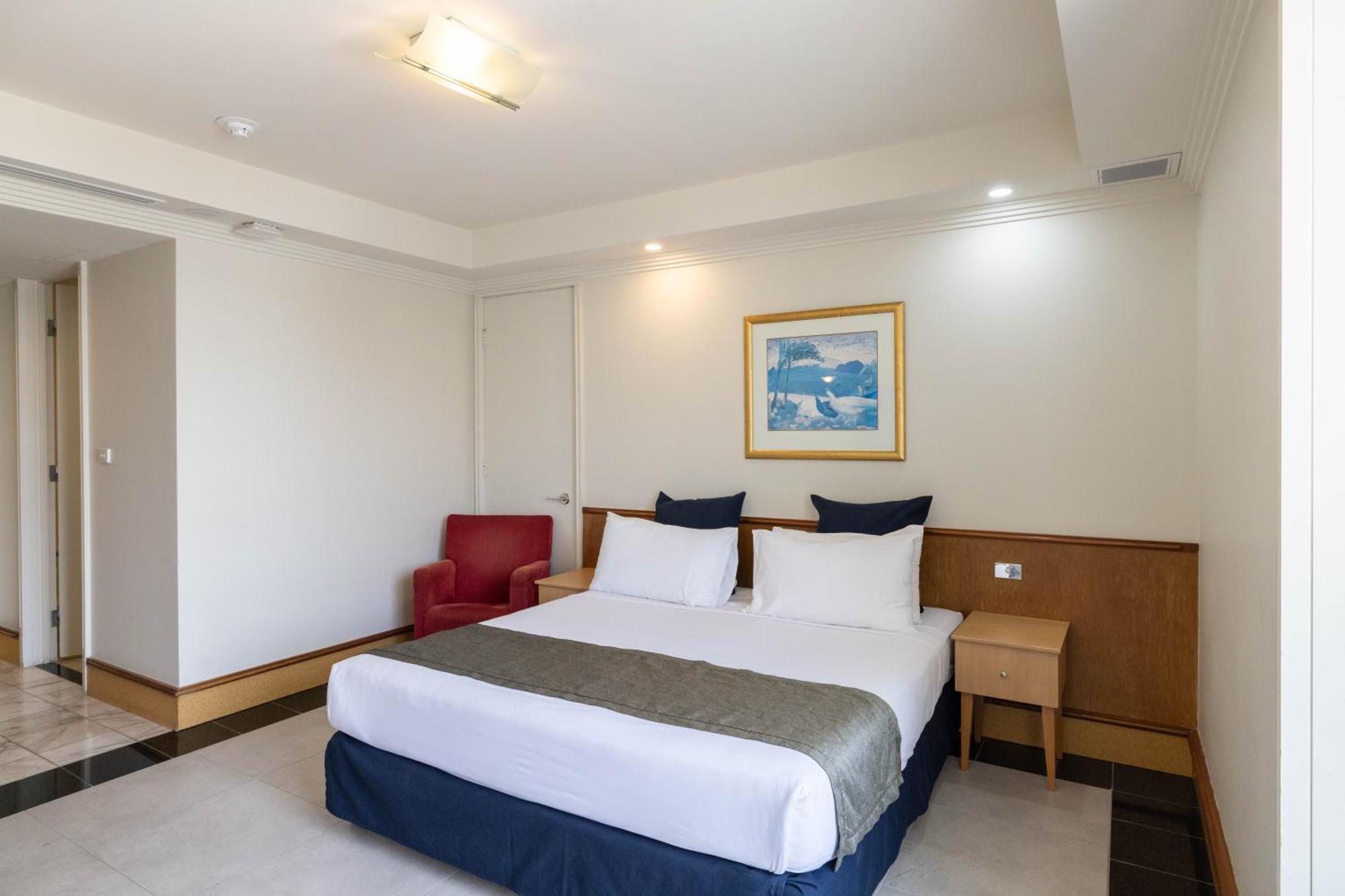 Mindil Beach Casino Resort Даруин Екстериор снимка A room at the hotel